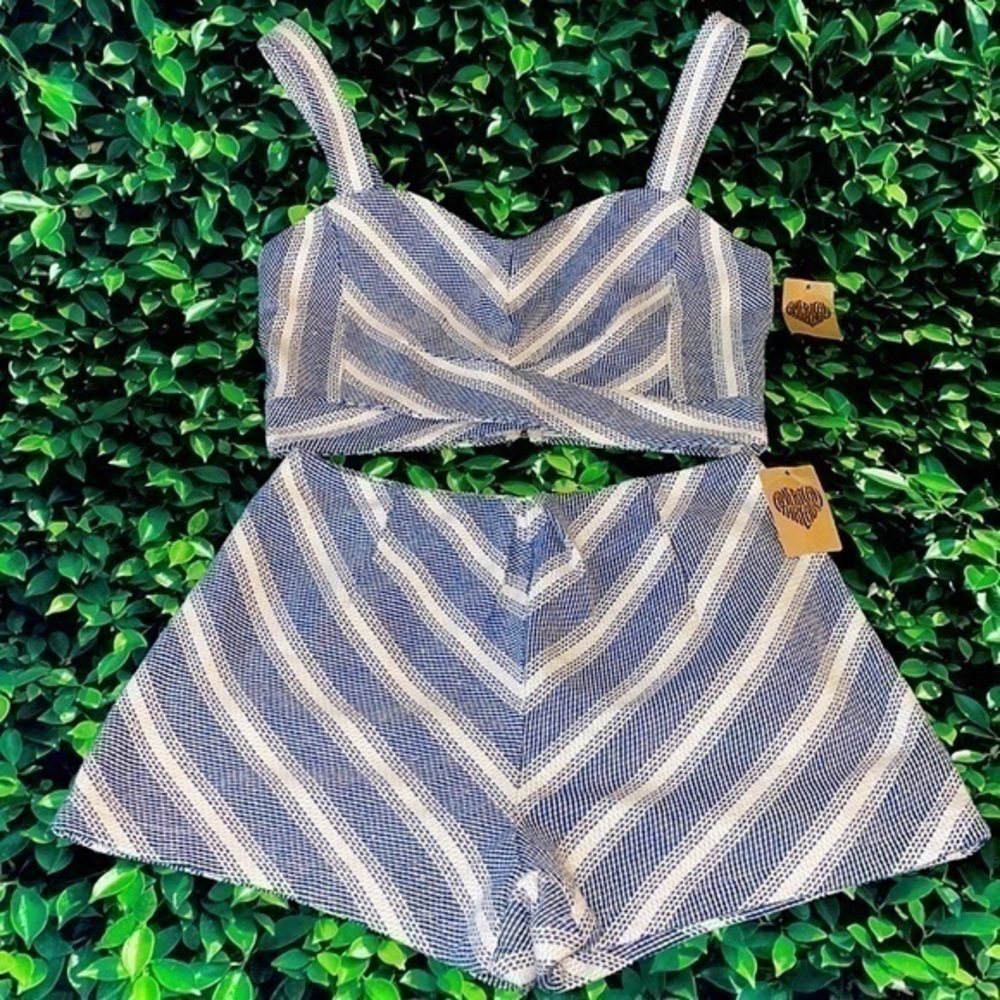 Illa Illa 2 Pc American Threads Crop Top Short Set